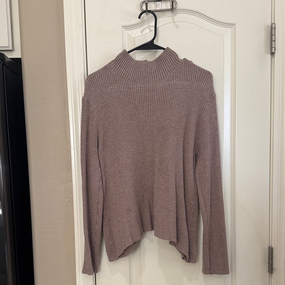 Summer & Rose Ribbed Turtleneck Sweater in Mauve / W1